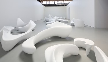 Azure-Arabic-Letters-As-Sculptural-Loungers03